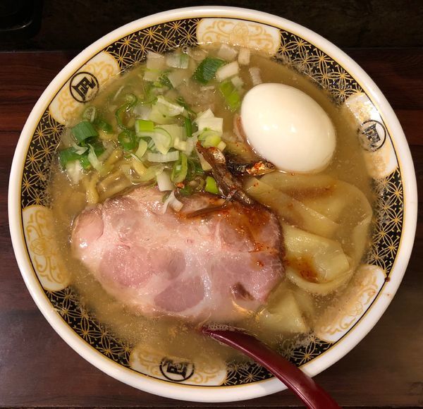 「すごい 煮干しラーメン 味玉追加 並」@すごい煮干ラーメン凪 西新宿7丁目店の写真
