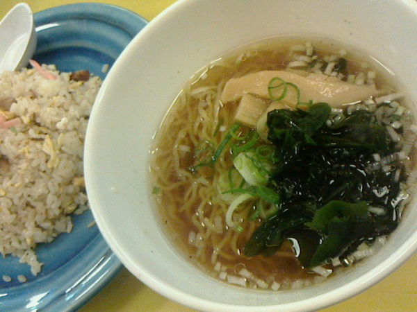 「炒飯半ラーメンセット」@松軒 中華食堂 千歳烏山店の写真