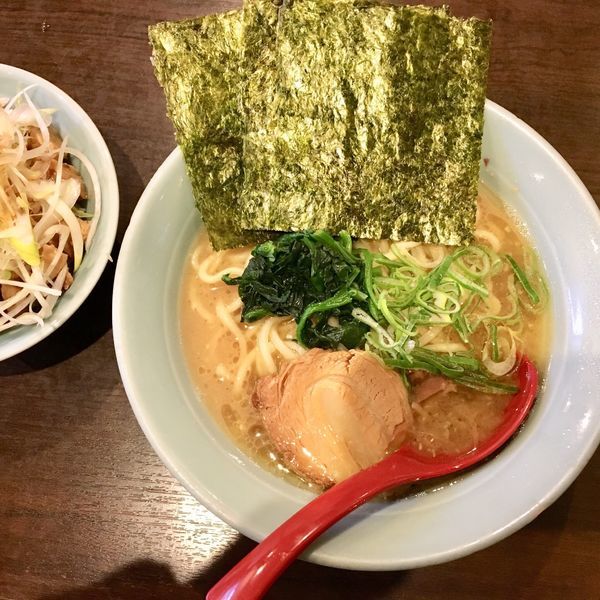 「ラーメン690円＋チャーシュー丼のセット350円」@中川家 大熊店の写真