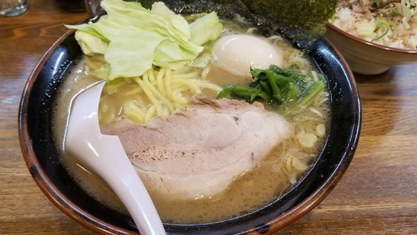 「豚骨醤油らあめん　中　味玉トッピング」@らあめん 寸八 総本店の写真