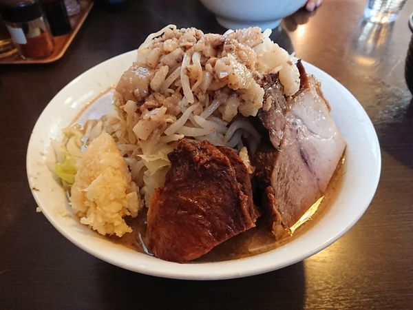 「三郎 野菜、にんにく、油 800円」@つけ麺 弥七の写真