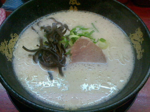 「ラーメン 替え玉」@とんこつラーメン 博多風龍 渋谷店の写真