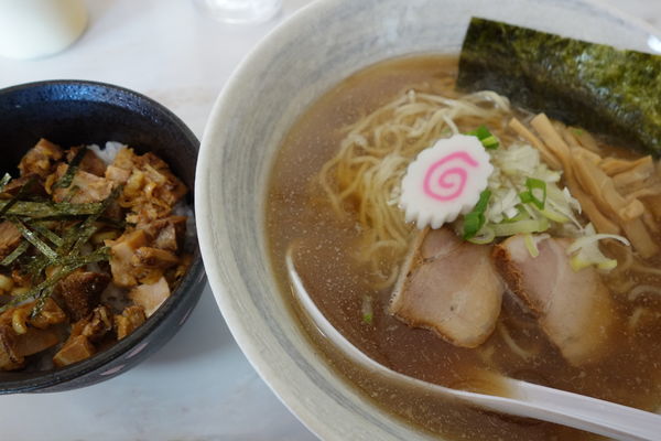 「正油ラーメン580円+チャーシュー丼100円」@ラーメン爺の写真