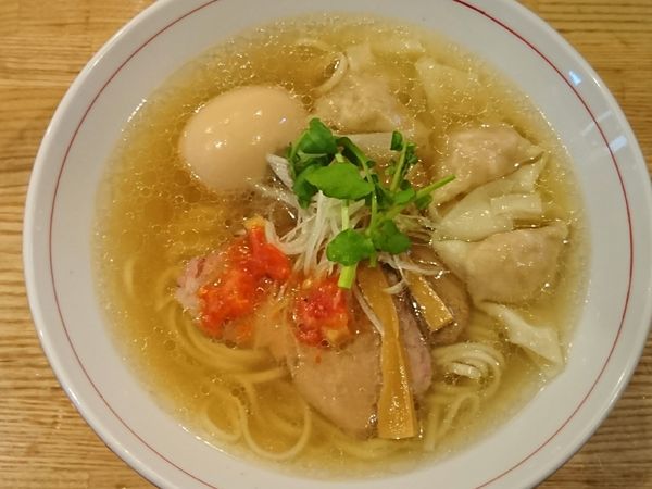 「4年目の中華そば（塩）＋海老ワンタン＋半熟煮玉子＝￥1150」@地球の中華そばの写真