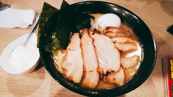 「H29/12/27ダブルチャーシュー麺（醤油）中盛り無料、ランチ」@品の一の写真