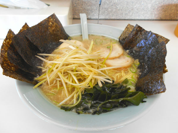 「ラーメン塩味・並盛(+ネギあえ+味玉+海苔トッピング)」@ラーメンショップ 焼津三和店の写真