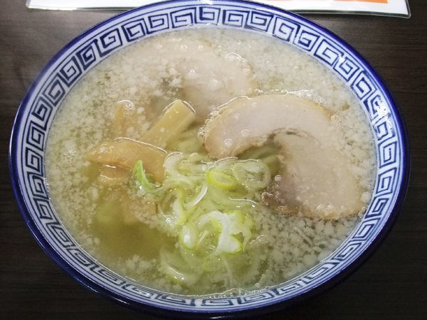 「ノムノムこってりしおらーめん（600円）」@ウリナム食堂の写真
