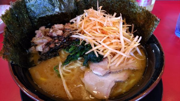 「中盛り　辛ネギ他」@家系ラーメン王道 王道之印の写真