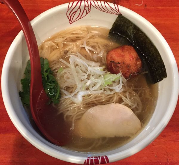 「あす花feat.神保町黒須 燻しおえびそば850円他」@麺処 あす花の写真
