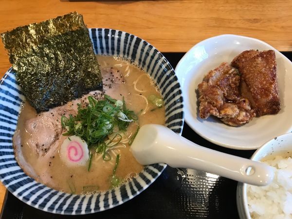 「極み中華そば➕唐揚げ」@豚骨中華そば おかわりやの写真