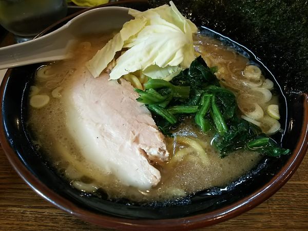 「豚骨醤油らあめん　※クーポンで５００円」@らあめん 寸八 総本店の写真