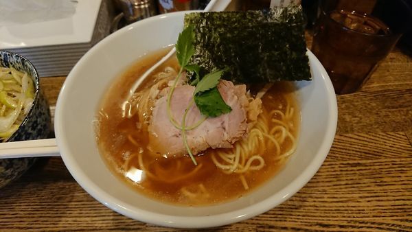 「平子煮干そば 750円 + 炙りチャーシュー葱ごはん300円」@新橋 纏の写真