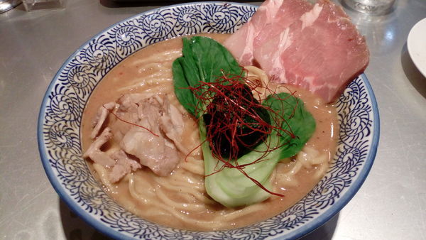 「冬の味噌らーめん（880円）+（中盛）」@豚骨一燈の写真