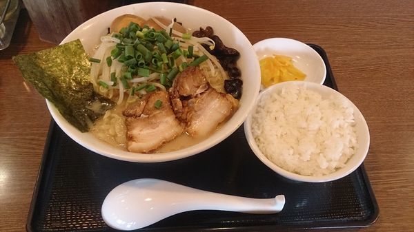 「とんこつラーメン780円+大盛り120円」@会津喜多方ラーメン 蔵太鼓 茨城麻生店の写真