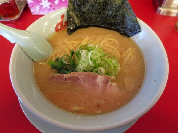「醤油ラーメン ６５０円 ※硬め/普通/普通」@山岡家 前橋野中店の写真