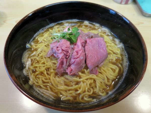 「煮干ラーメン（青） ５５０円」@煮干ラーメンとローストビーフ パリ橋の写真