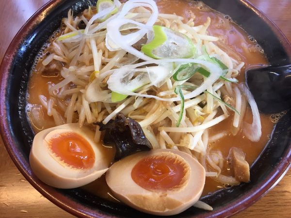 「オロチョンみそ（中辛）＋味玉：880＋100円」@北海道ラーメン はせ川の写真