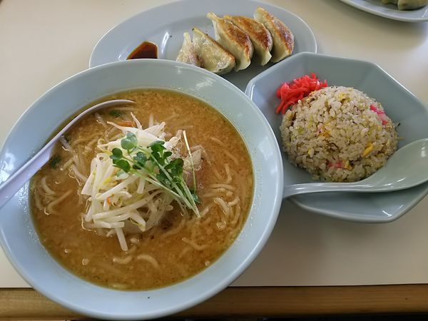 「【限定】Ｂランチ（みそラーメン＋半チャーハン）　＋餃子：㋗券」@くるまやラーメン 松本渚店の写真