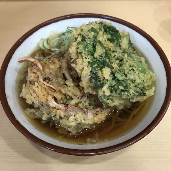 「ゲソかき揚げ（￥410）＋春菊天（￥90）」@そばの神田 東一屋 名掛丁店の写真