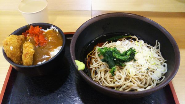 「九州産若鶏のミニチキンかつカレー丼セット」@箱根そば 本陣の写真