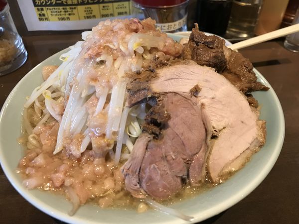 「中ラーメン、豚マシ、野菜普通、アブラマシマシ」@立川マシマシ 9号店の写真