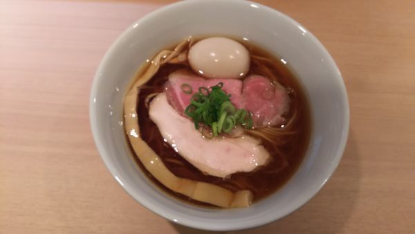 「味玉醤油らぁ麺」@らぁ麺 はやし田 新宿本店の写真