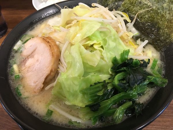 「塩豚骨ラーメン きゃべもや」@横浜家系ラーメン 武骨家 恵比寿店の写真