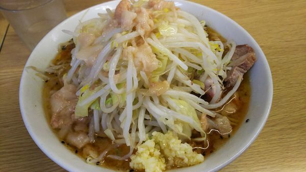 「ラーメン豚入り＋TARO」@ラーメン二郎 栃木街道店の写真
