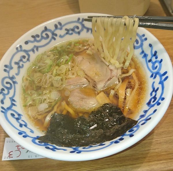 「醤油ラーメン」@博多醤油ラーメン 月や 博多デイトス店の写真