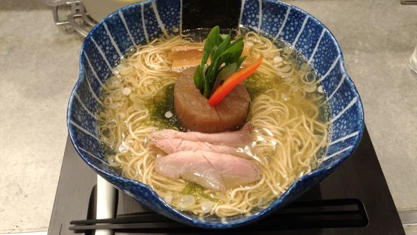 「海 魚海香る塩そば」@ラーメンクワトロの写真