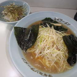 ネギラーメン(700円)、ネギ丼(200円)