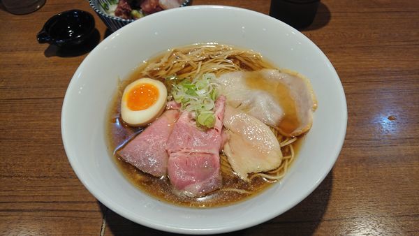 「川越醤油らーめん 鶏 750円」@寿製麺よしかわ 川越店の写真