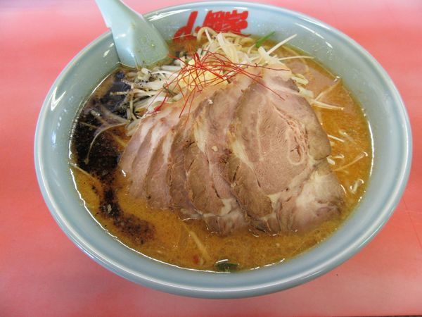 「限定　特製もやし味噌ラーメン大盛（１０５０円）＋チャーシュー」@ラーメン山岡家 牛久店の写真