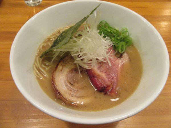 「柚子塩ラーメン・煮干（８００円）＋チャーシュー」@喜元門 ひたち野牛久店の写真