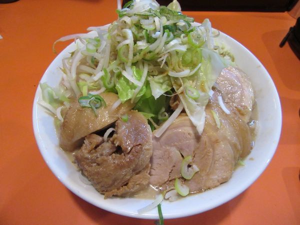 「ラーメン豚一切れ（８４０円）＋豚増し＋味玉」@ちばからの写真