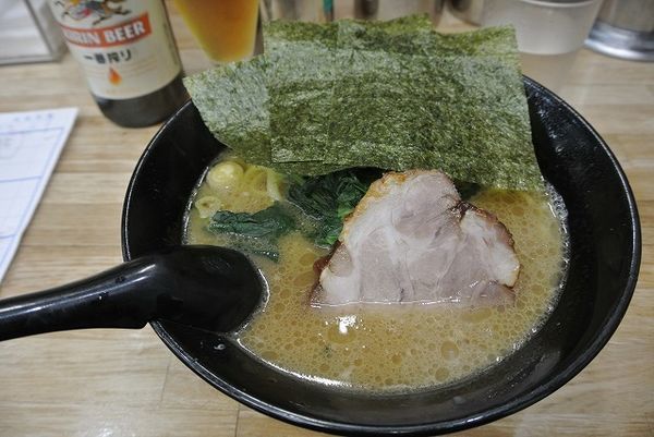 「ラーメン硬め　瓶ビール」@せい家 蒲田店の写真