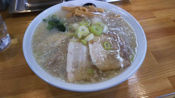 「白の中華そば」@伊藤商店 吉倉店の写真