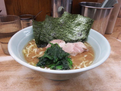 「とんこつ醤油ラーメン　並」@横浜ラーメン 武蔵家 志木店の写真