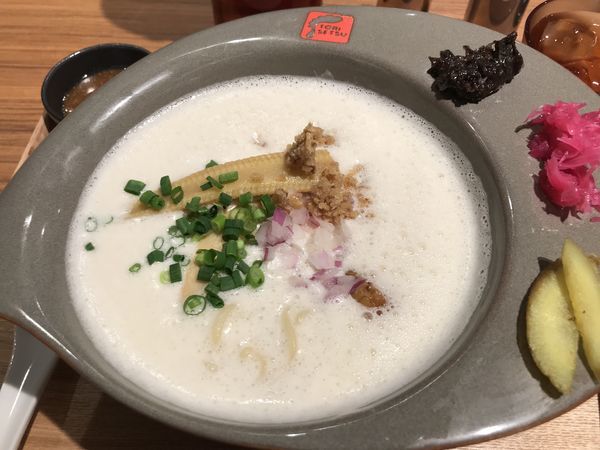 「濃厚鶏白湯らーめん 880円」@RAMEN FACTORY TORISETSUの写真