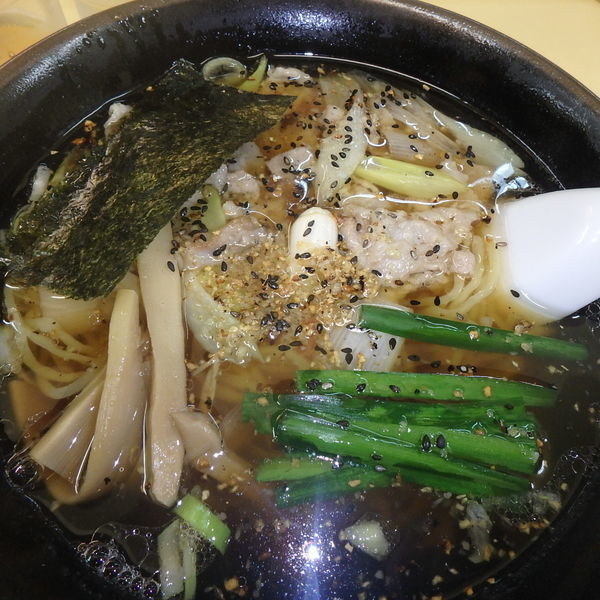 「特製十八番(850円)半餃子(300円)びんビール(550円」@手もみらーめん 十八番の写真