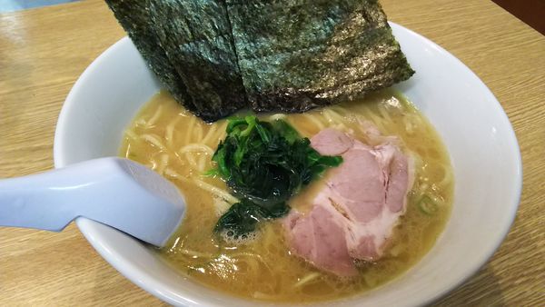 「豚骨醤油ラーメン ￥680」@とんぱた亭 藤が丘店の写真