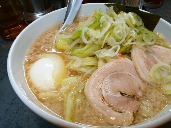 「ハッスル野菜ラーメン＋半熟玉子」@ハッスルラーメンホンマ 亀戸本店の写真