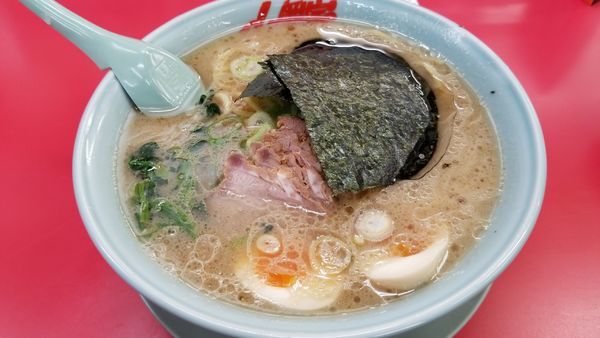 「醤油チャーシュー麺　中盛　味玉トッピング」@山岡家 松本店の写真