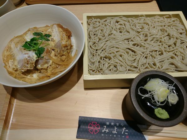 「ロースカツ丼セット（990円）」@蕎麦きり みよた イオンモール与野店の写真