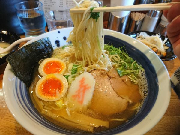 「【お正月限定】タイ煮干しとあさりダシの中華そば700円 他」@麺屋 鶏口の写真