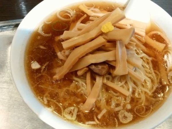 「ラーメン（中、硬めカラメ）＋メンマのせ」@ラーメン専門の店 大勝の写真