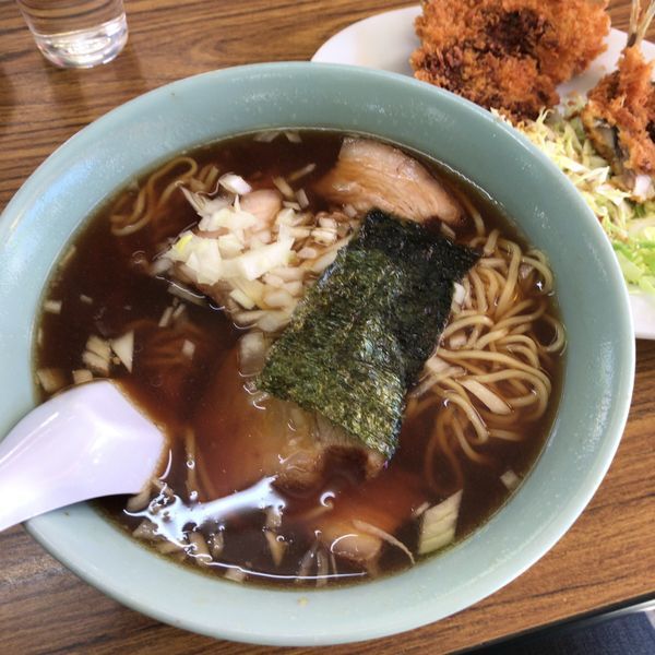 「チャーシューメン520円＋あじフライ370円」@ニコニコドライブインの写真