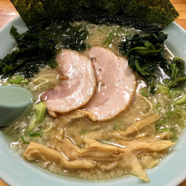 「正油ラーメン（半麺・カタメ・濃いめ）650円　半ライス」@ラーメンショップ 足利50号店の写真