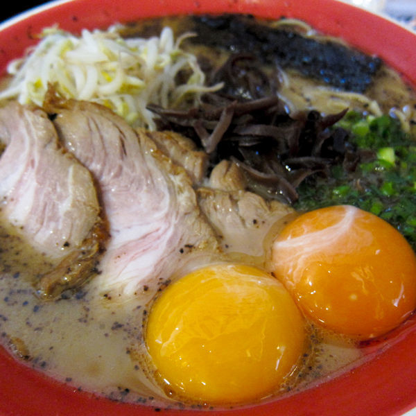 「玉子入ラーメン 900円」@黒亭 本店の写真