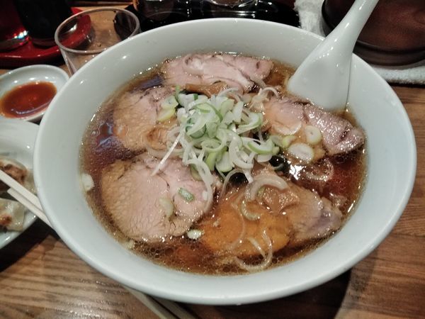 「チャーシュー麺+餃子」@新雅の写真
